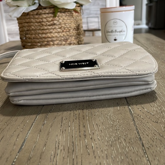 Nine West crossbody bag - Picture 9 of 9